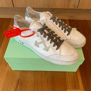 Off-White  Low 2.0 Leather Sneakers 43–10 US . NIB